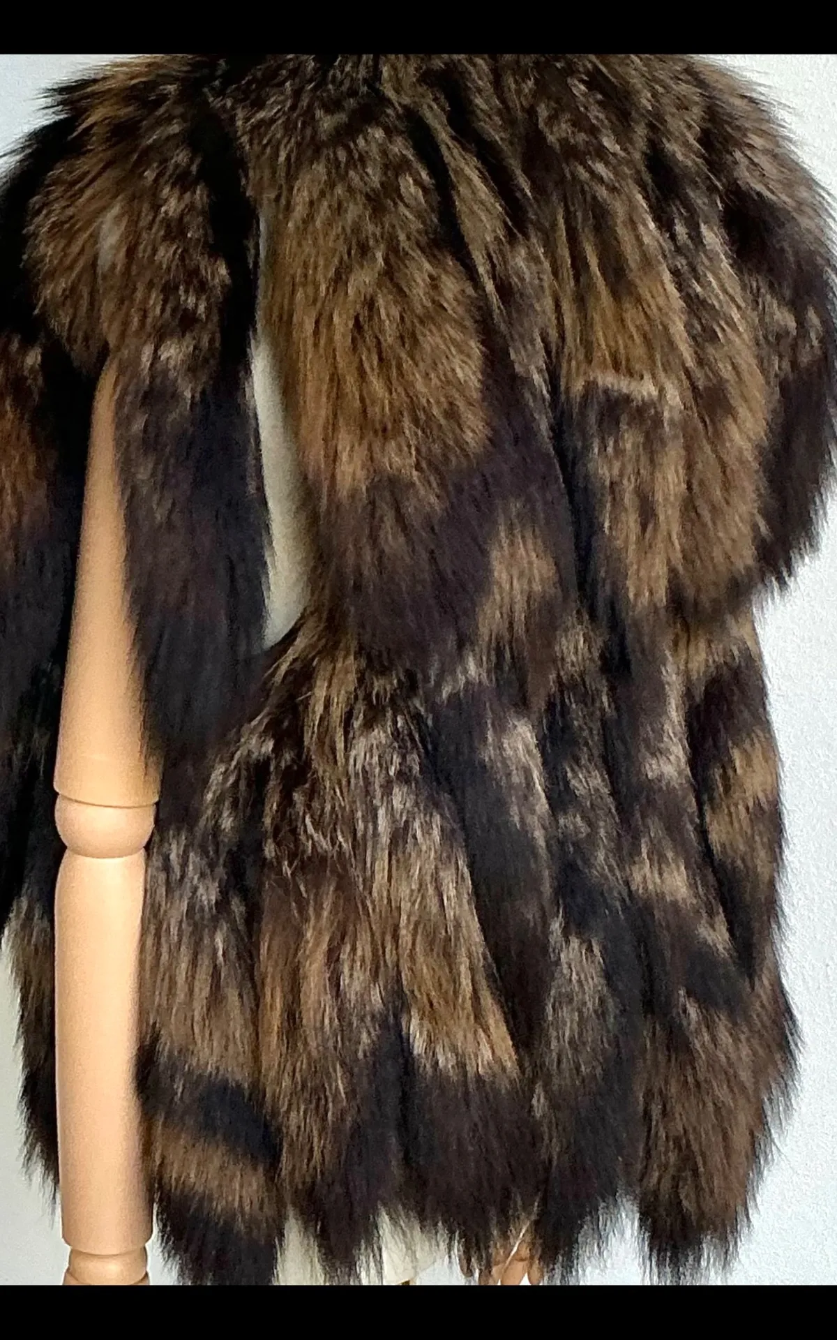 Vintage Giorgio’s Of Beverly Hills Fox Tail Fur Vest — additional photo 3