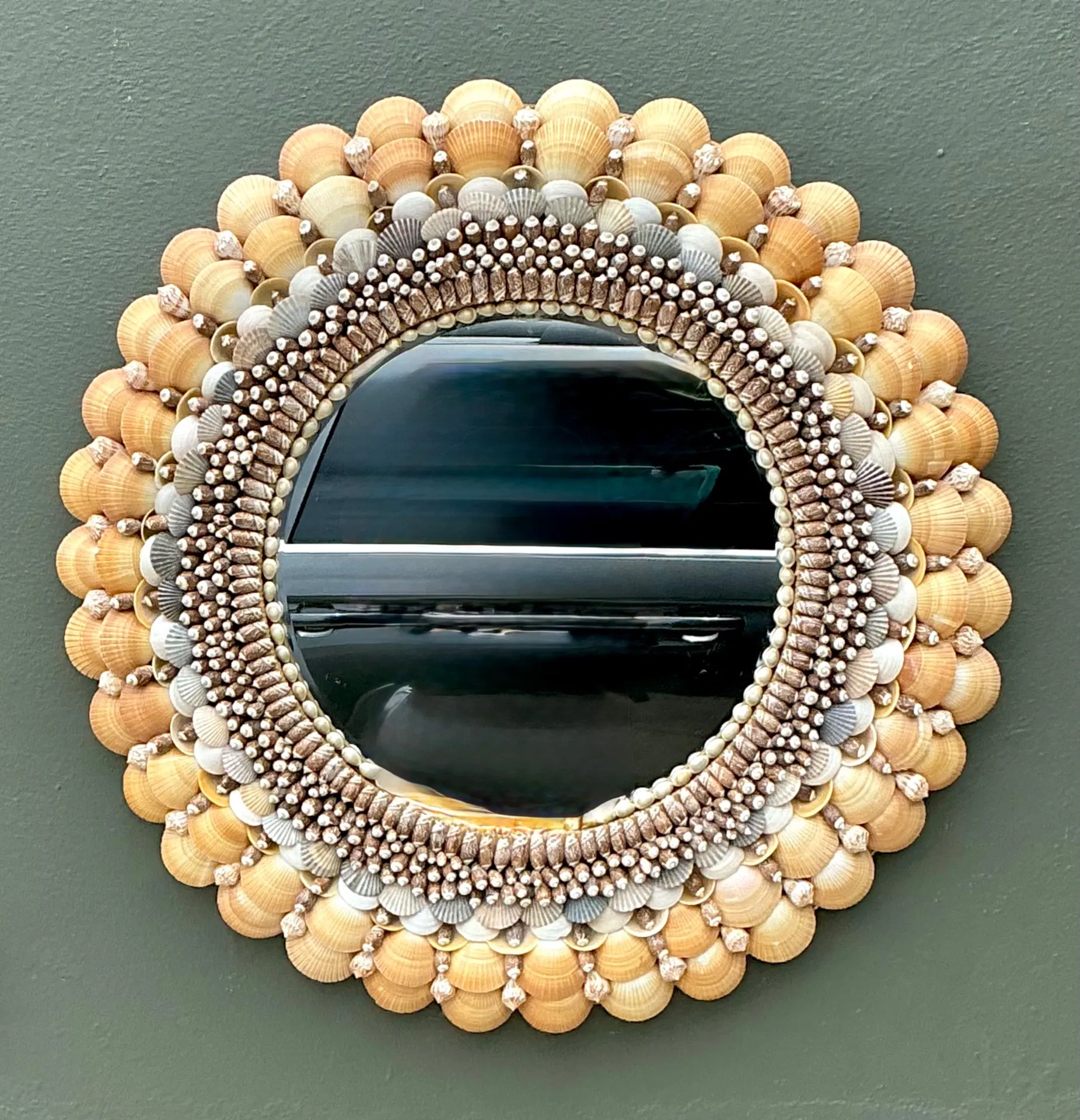 Vintage Shell Encrusted Round Wall Mirror — additional photo 4