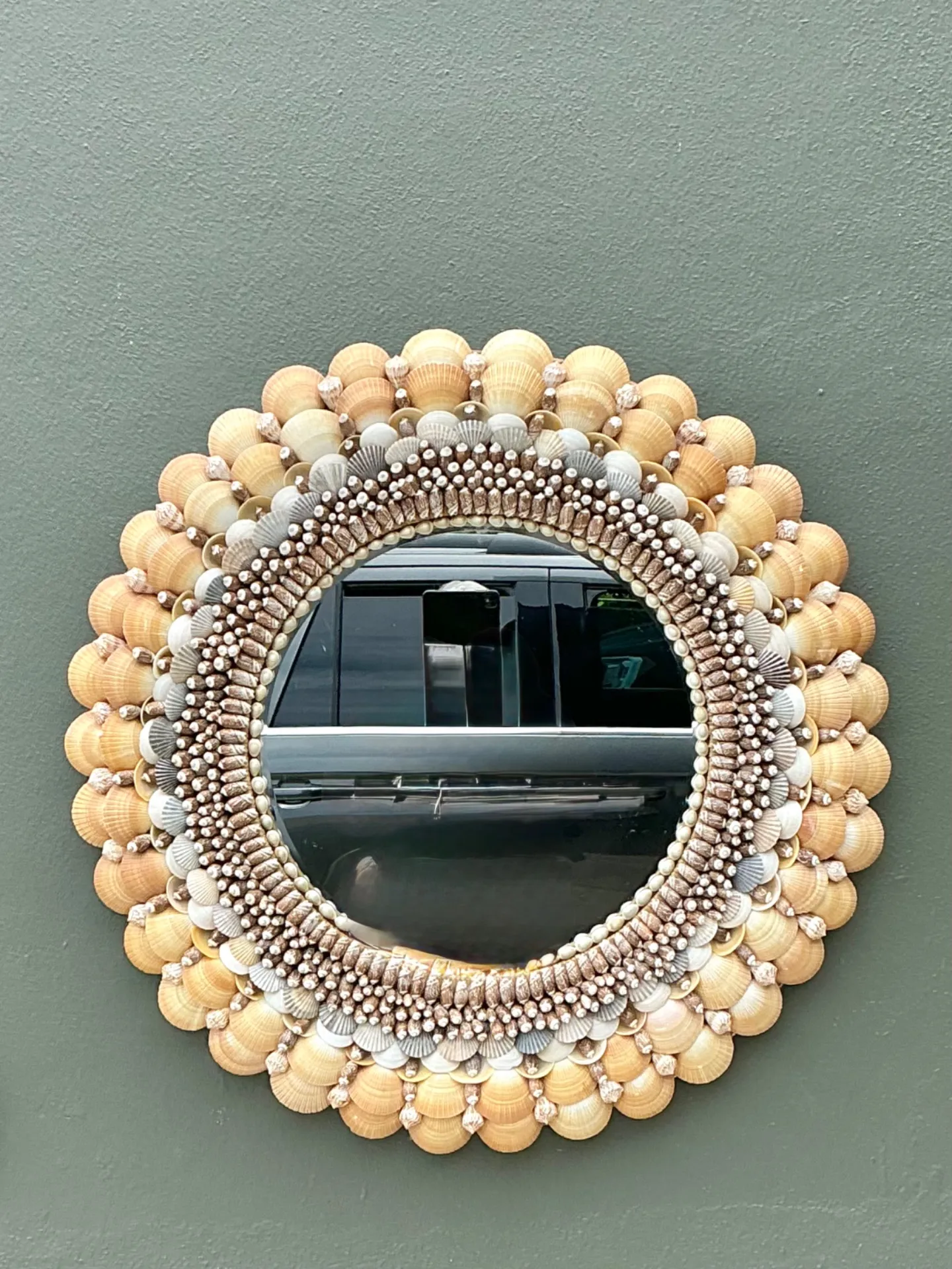Vintage Shell Encrusted Round Wall Mirror — additional photo 6