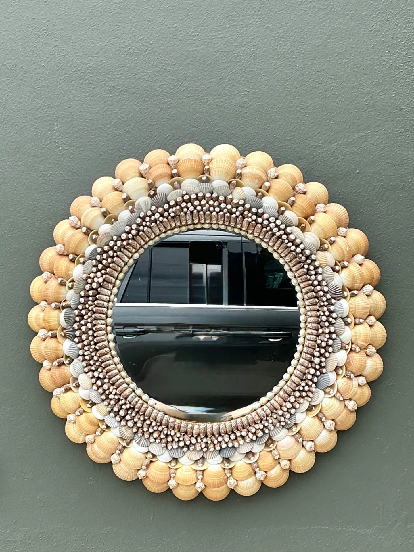 Vintage Shell Encrusted Round Wall Mirror — additional photo 2