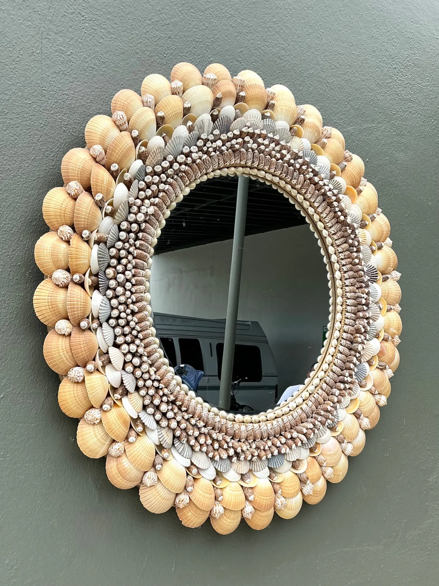 Vintage Shell Encrusted Round Wall Mirror — additional photo 5