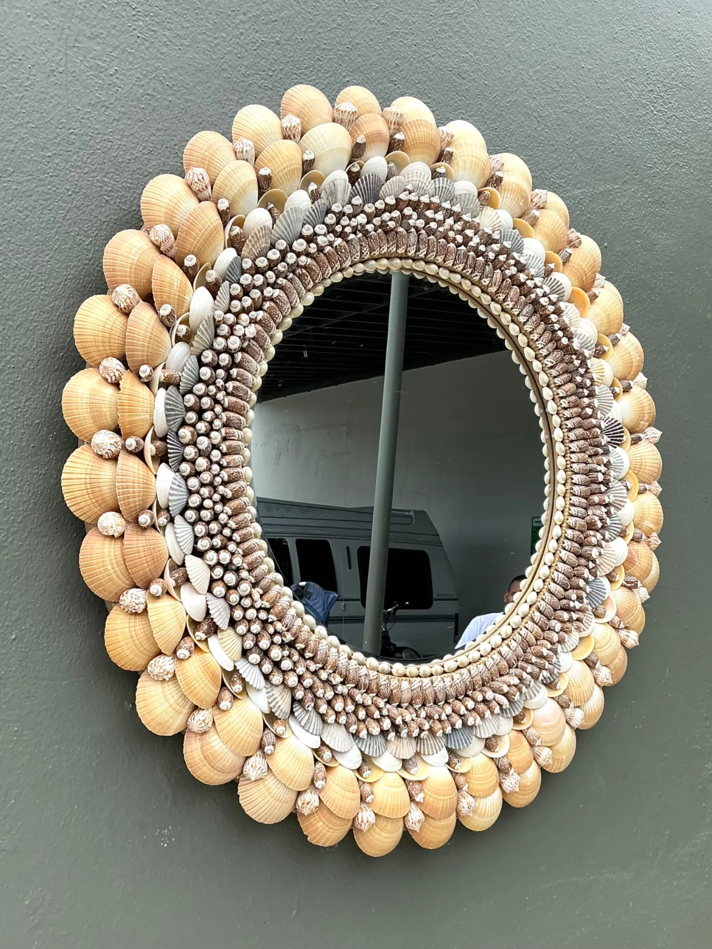 Vintage Shell Encrusted Round Wall Mirror — additional photo 7