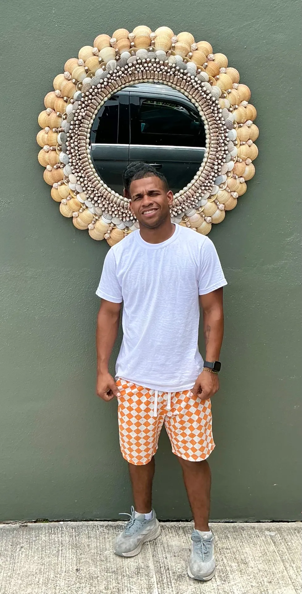 Vintage Shell Encrusted Round Wall Mirror — additional photo 1