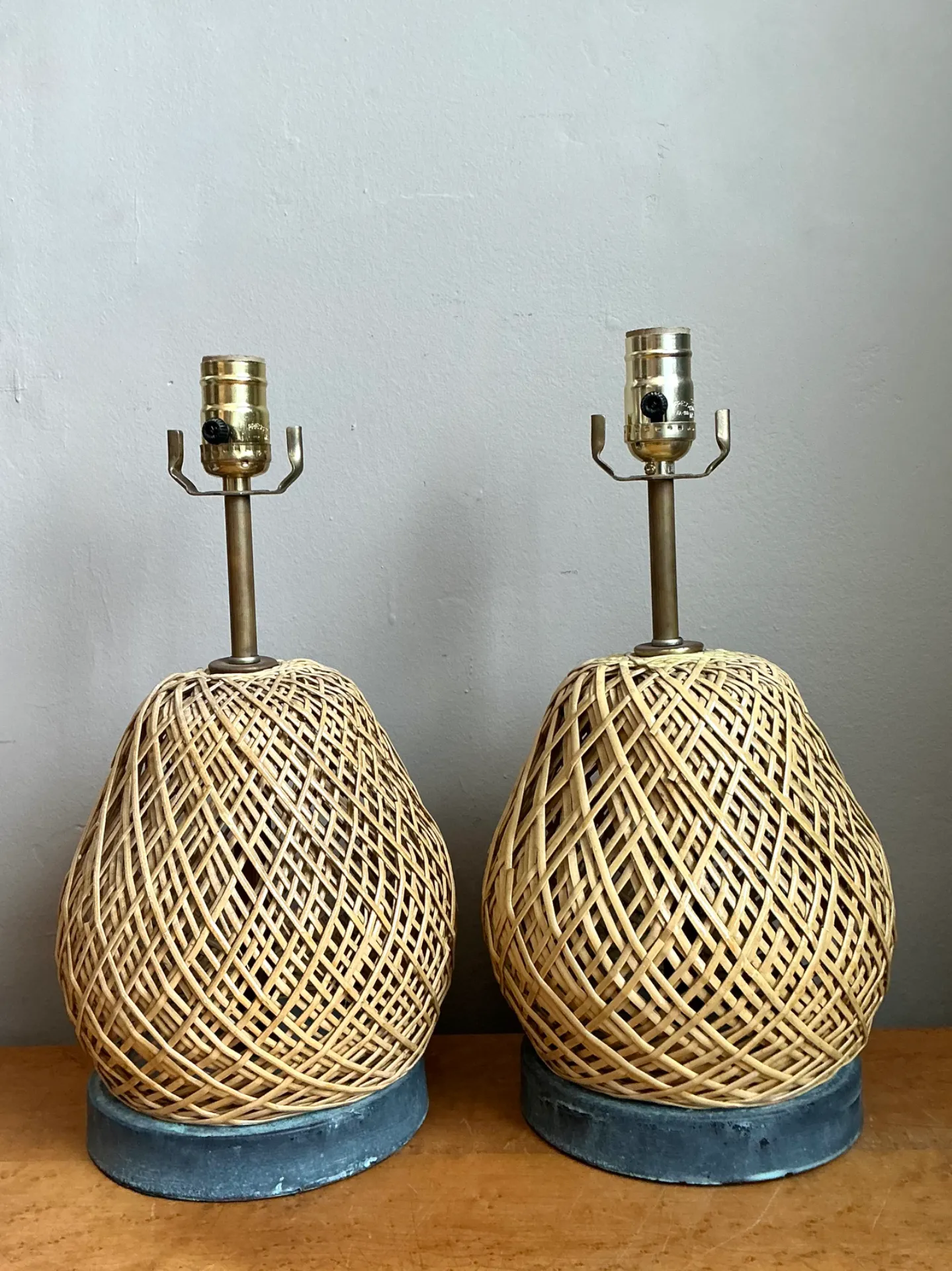 Vintage Rattan and Verdigris Metal Table Lamps - Pair — additional photo 4