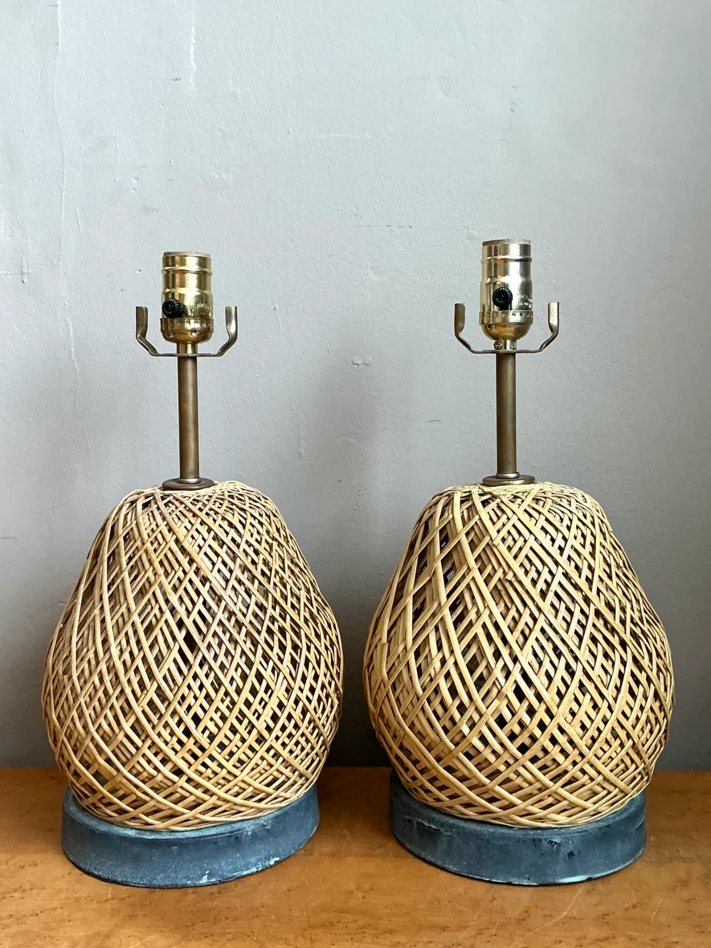 Vintage Rattan and Verdigris Metal Table Lamps - Pair — additional photo 6