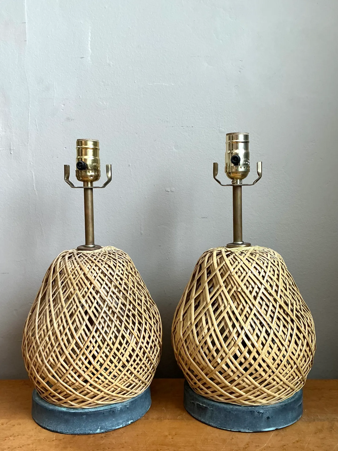 Vintage Rattan and Verdigris Metal Table Lamps - Pair — additional photo 2