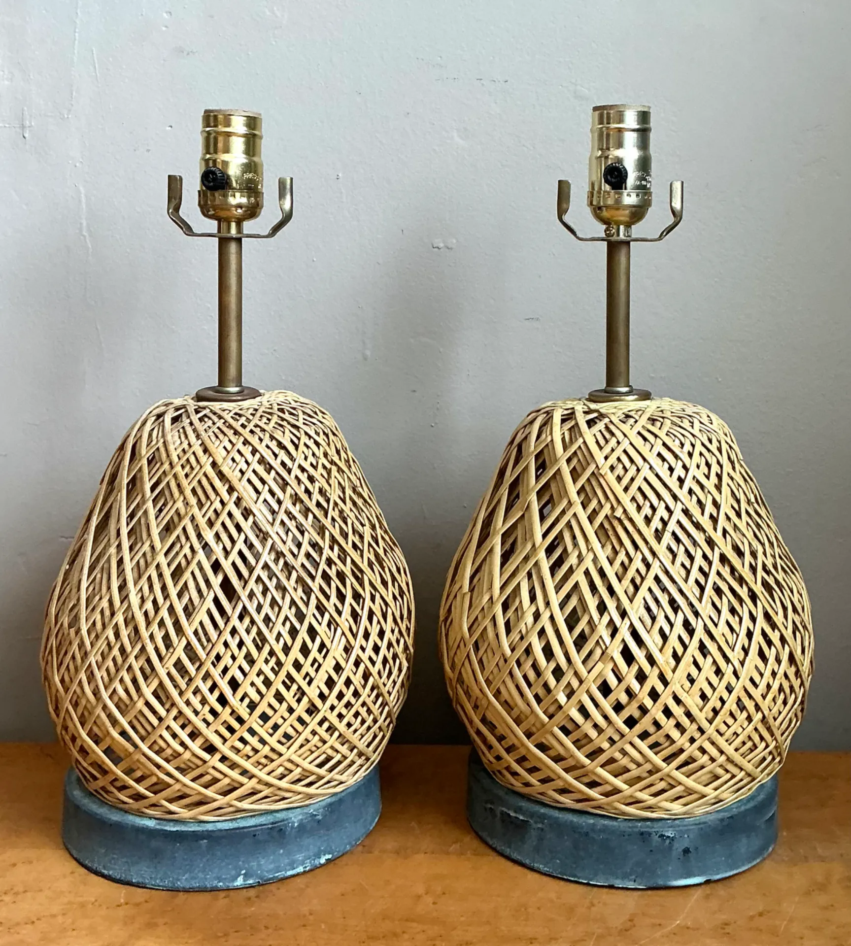 Vintage Rattan and Verdigris Metal Table Lamps - Pair — additional photo 5