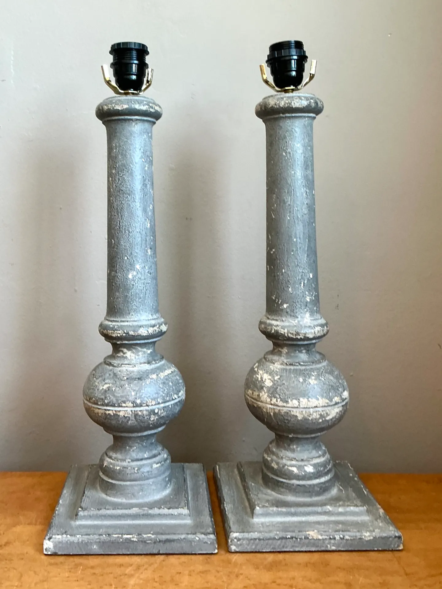 Vintage Distressed Wood Table Lamps - Pair — additional photo 3