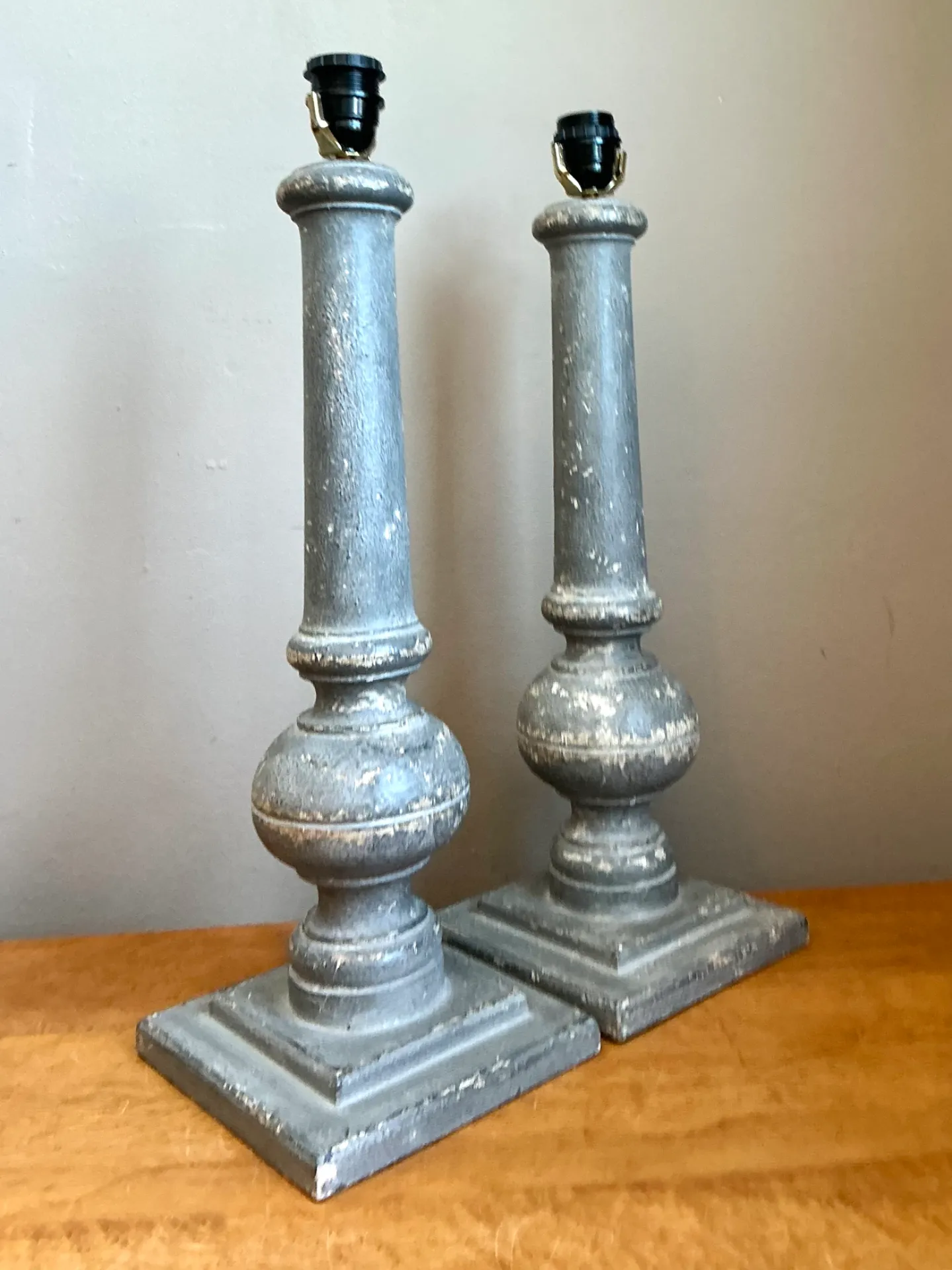 Vintage Distressed Wood Table Lamps - Pair — additional photo 4