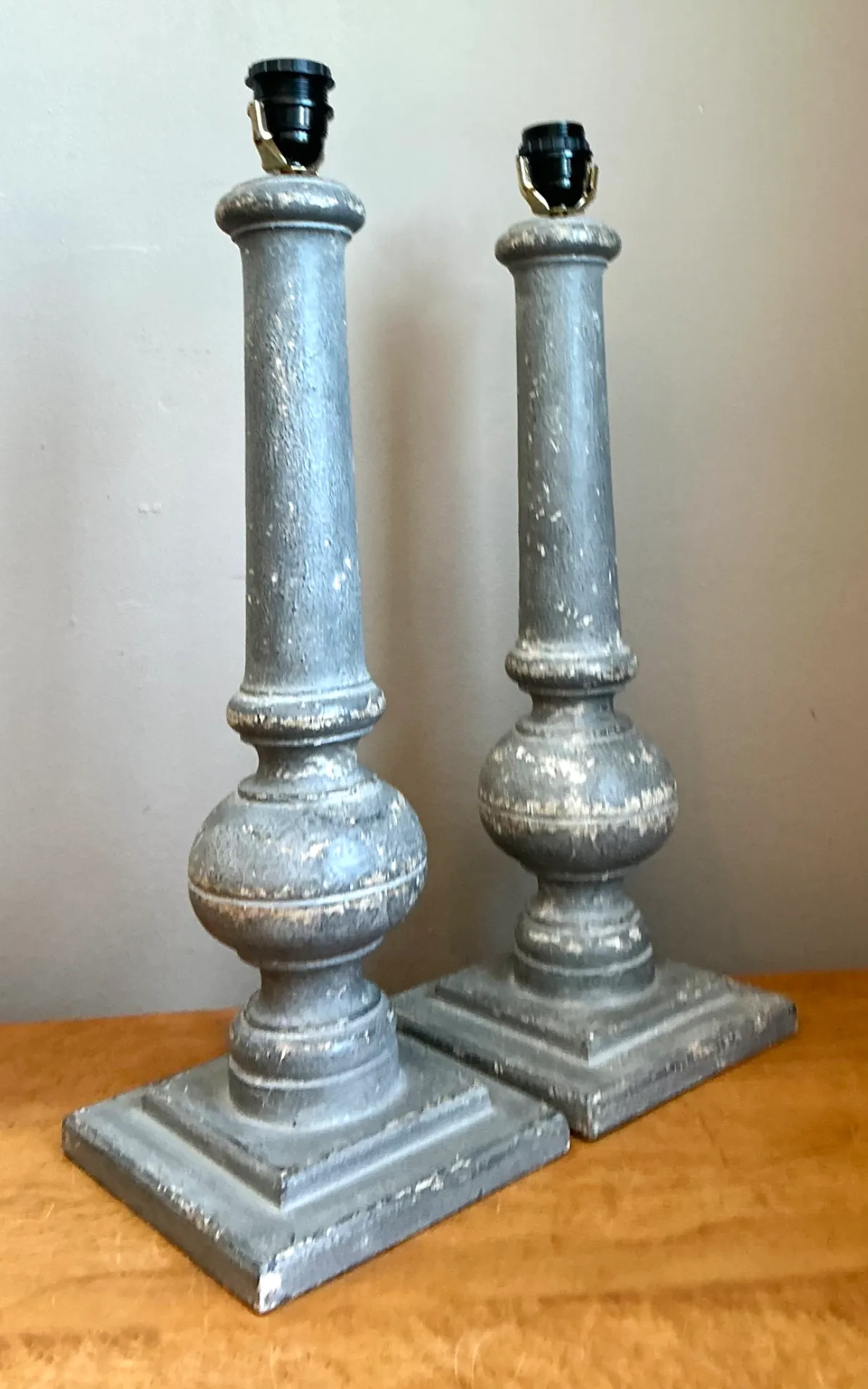 Vintage Distressed Wood Table Lamps - Pair — additional photo 4