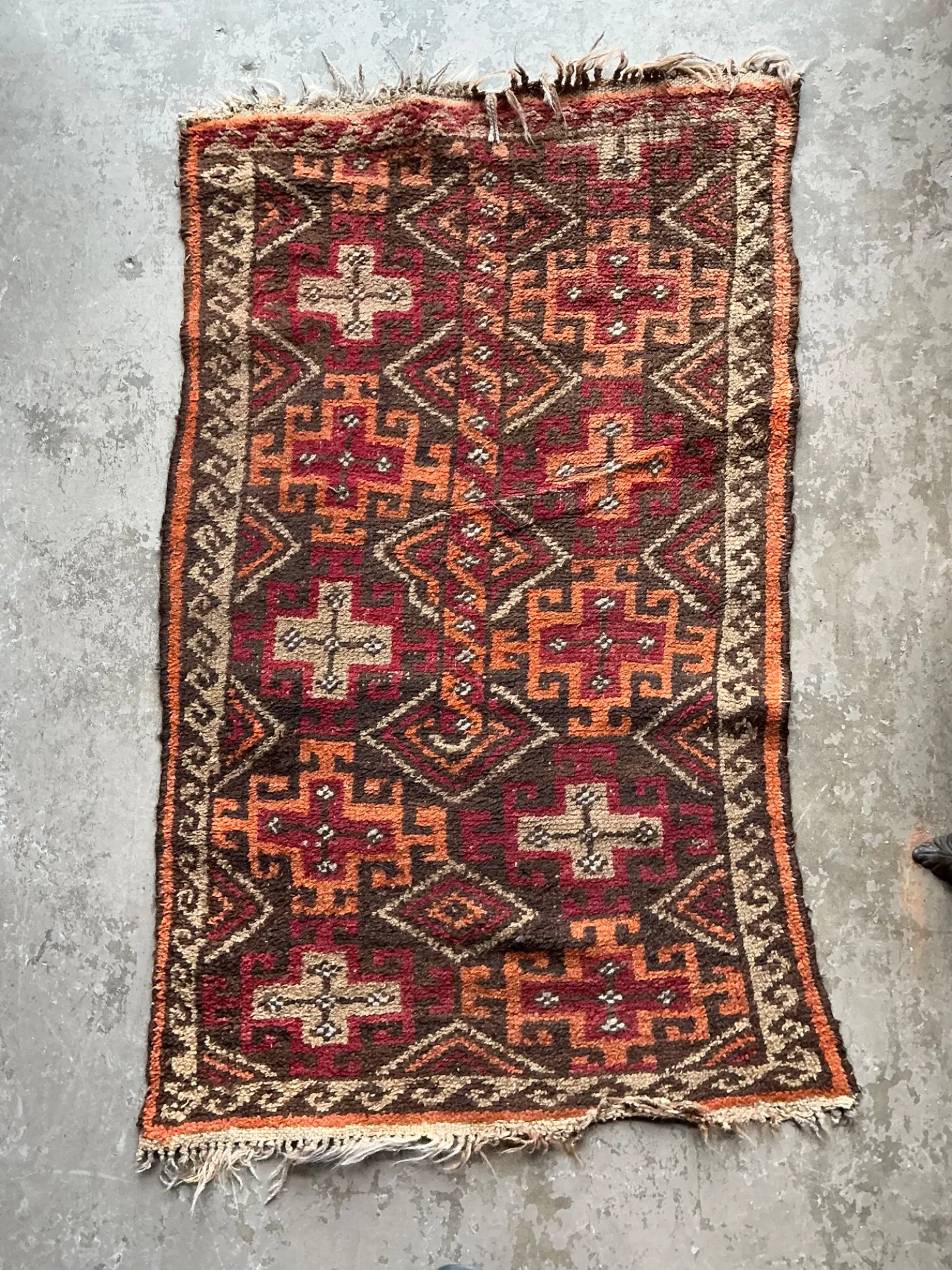 Vintage Hand-Knotted Geometric Wool Rug — additional photo 7