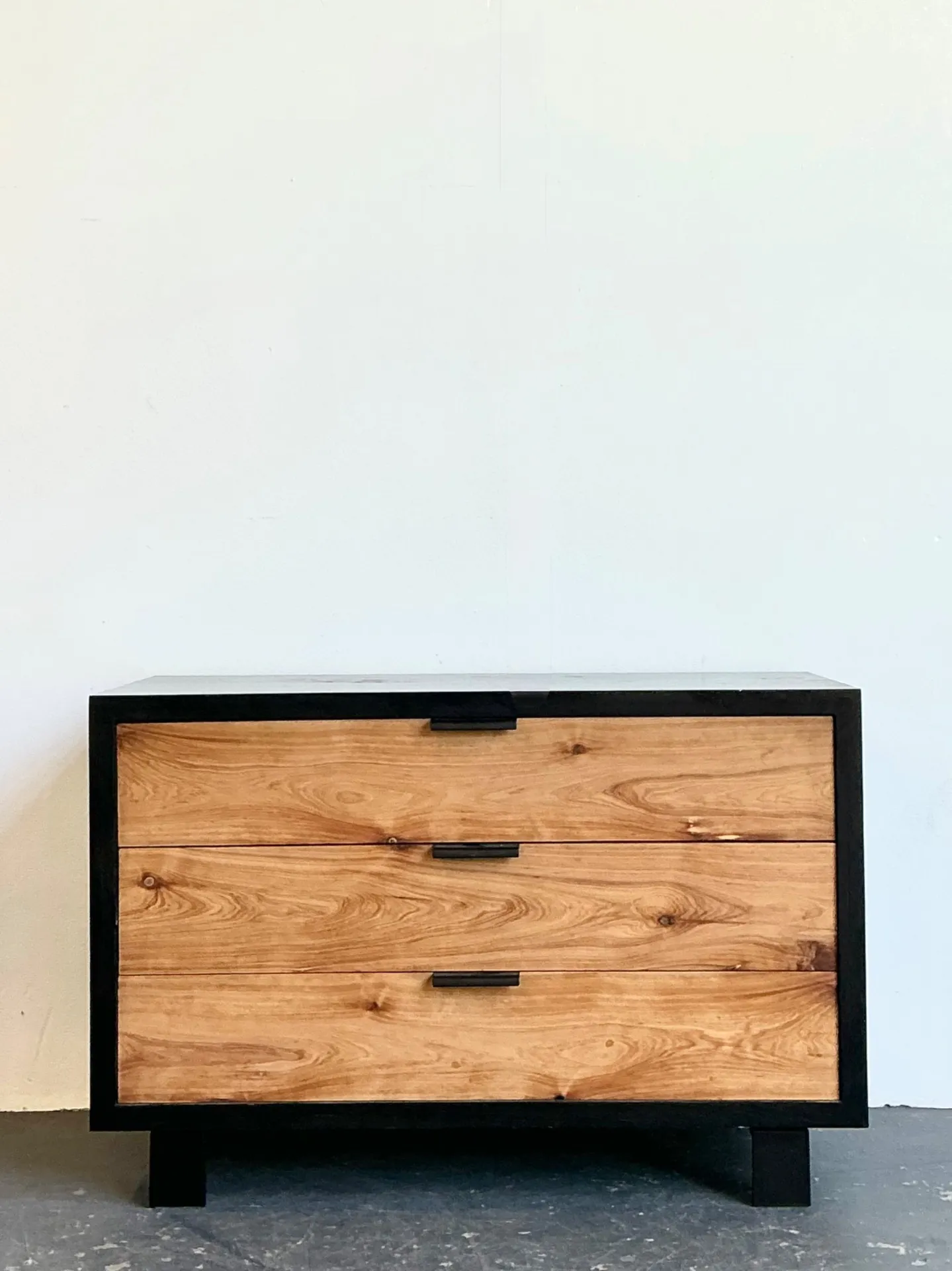 Vintage EJ Victor Modernist Chest Of Drawers — additional photo 3