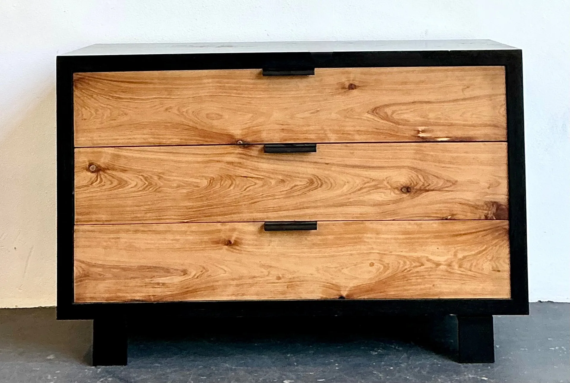 Vintage EJ Victor Modernist Chest Of Drawers — additional photo 1