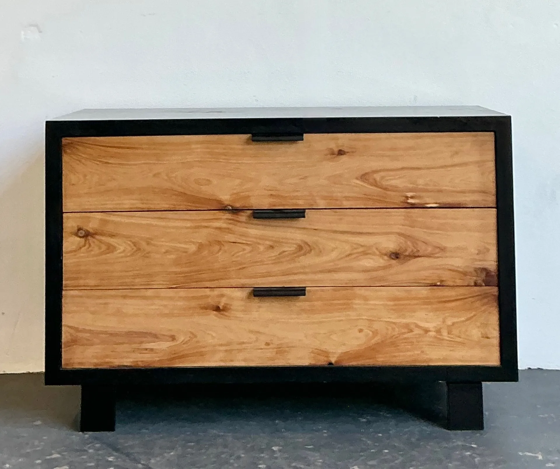 Vintage EJ Victor Modernist Chest Of Drawers — additional photo 5