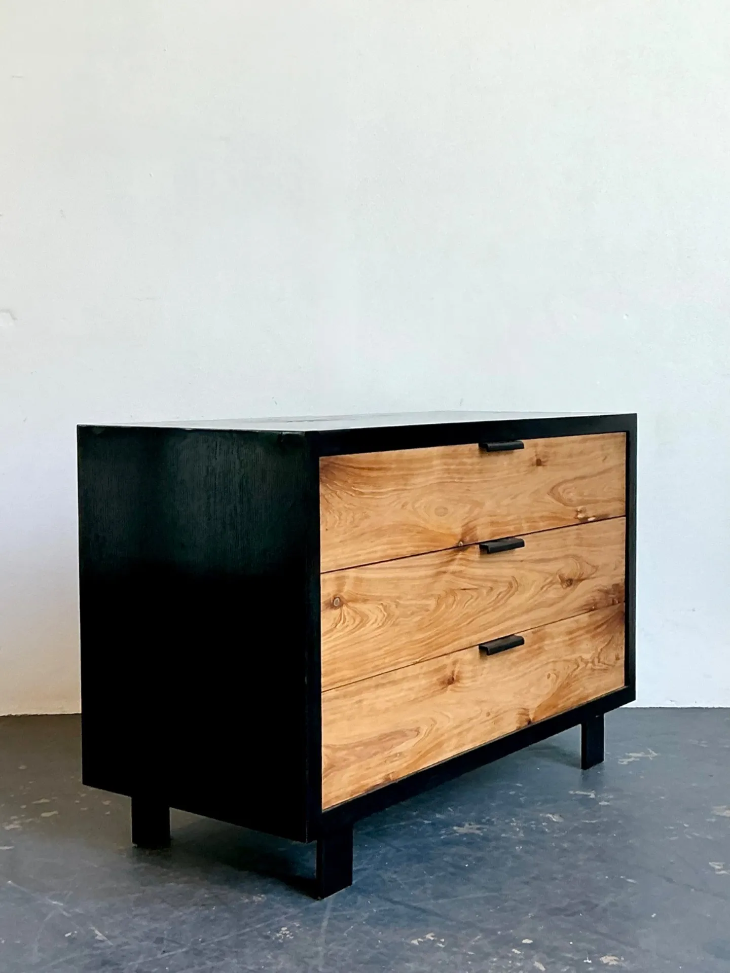 Vintage EJ Victor Modernist Chest Of Drawers — additional photo 6