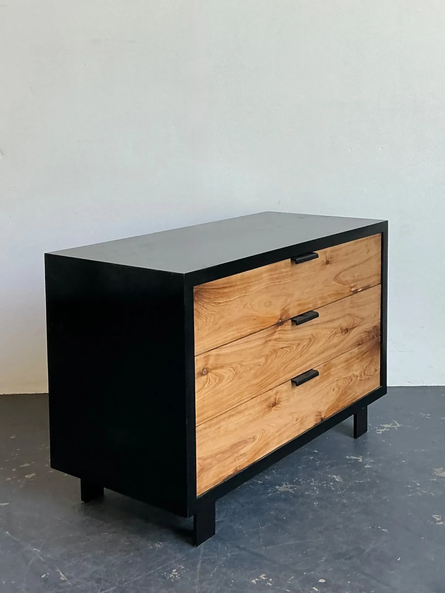 Vintage EJ Victor Modernist Chest Of Drawers — additional photo 4