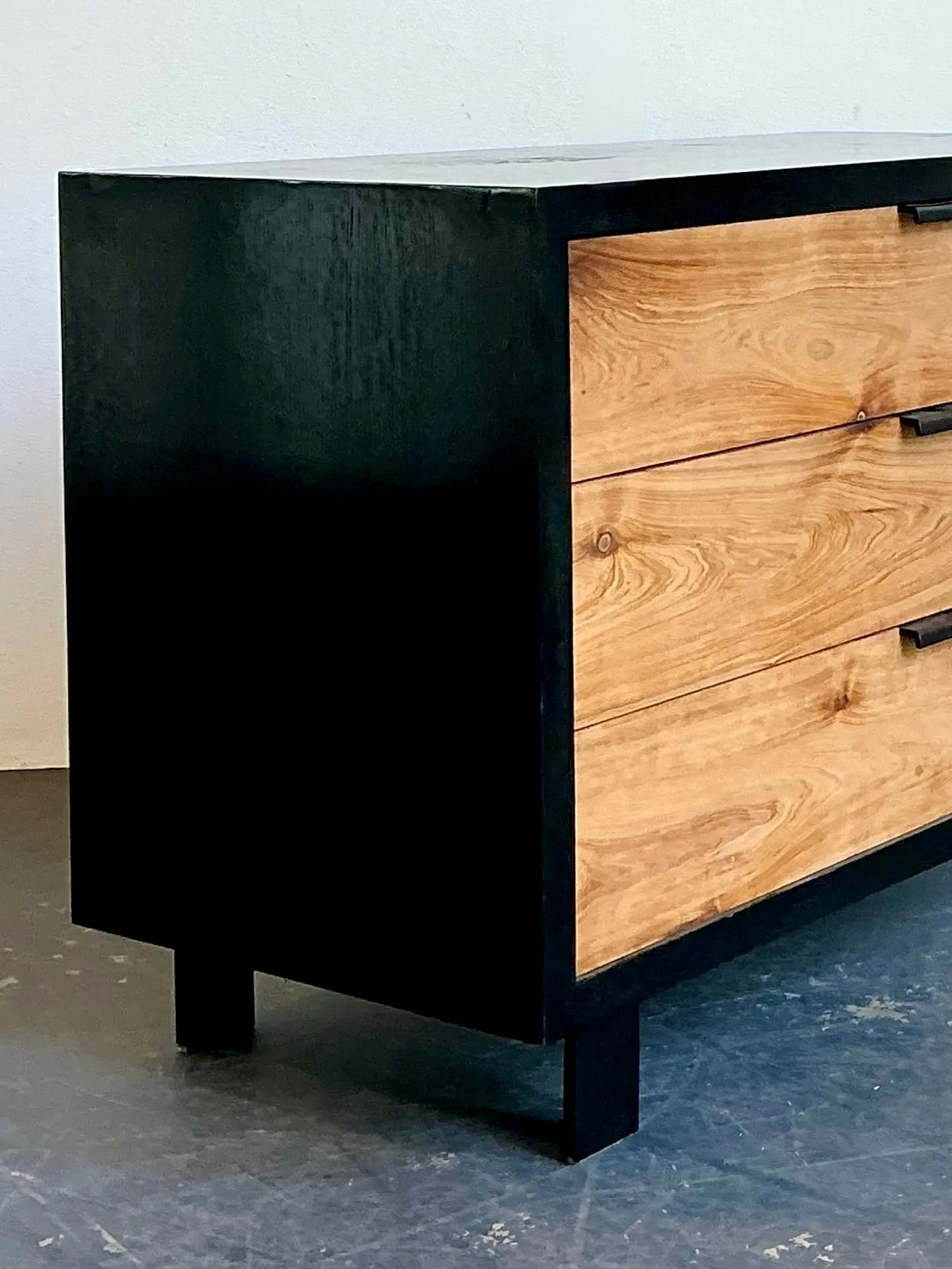 Vintage EJ Victor Modernist Chest Of Drawers — additional photo 2