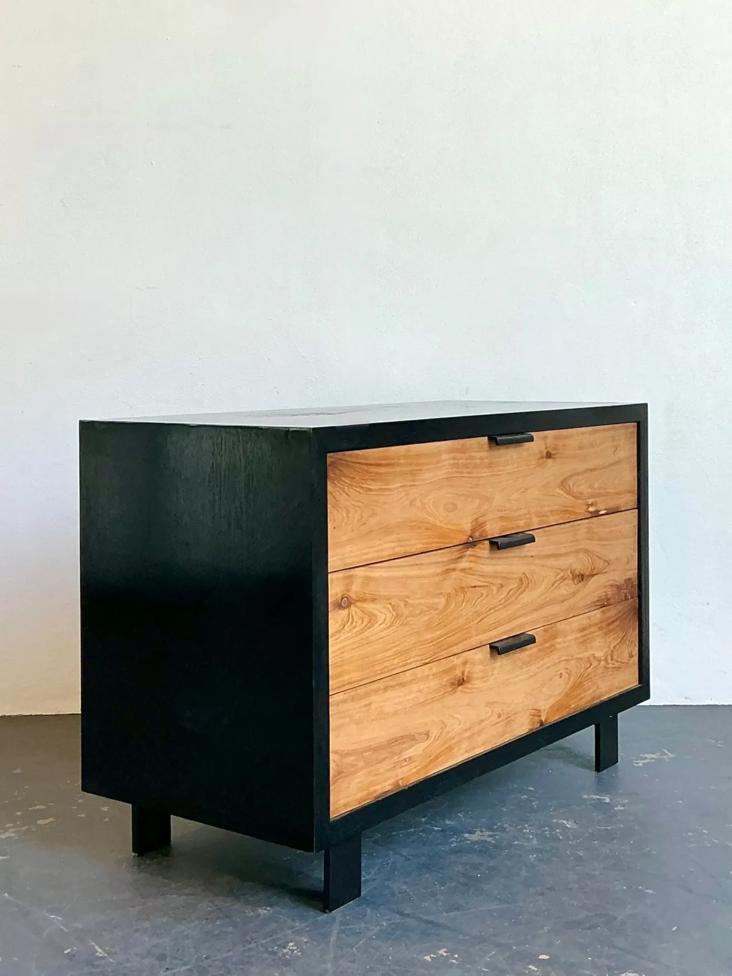 Vintage EJ Victor Modernist Chest Of Drawers — additional photo 7