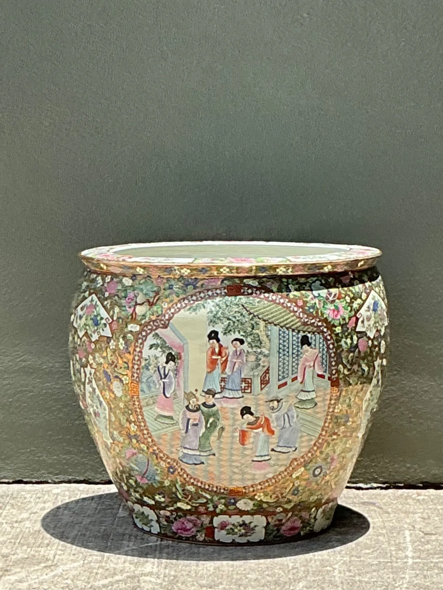 Vintage Chinese Rose Famile Large Planter — additional photo 5