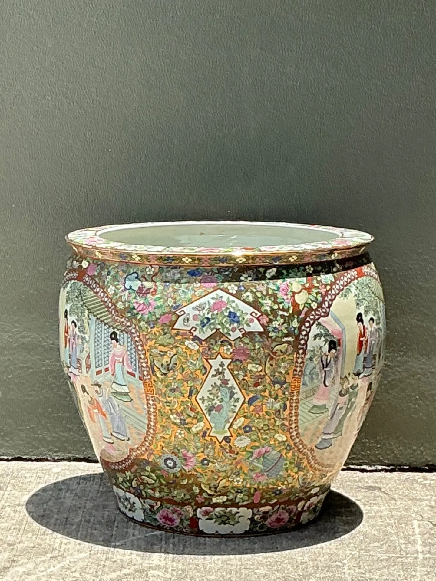 Vintage Chinese Rose Famile Large Planter — additional photo 8