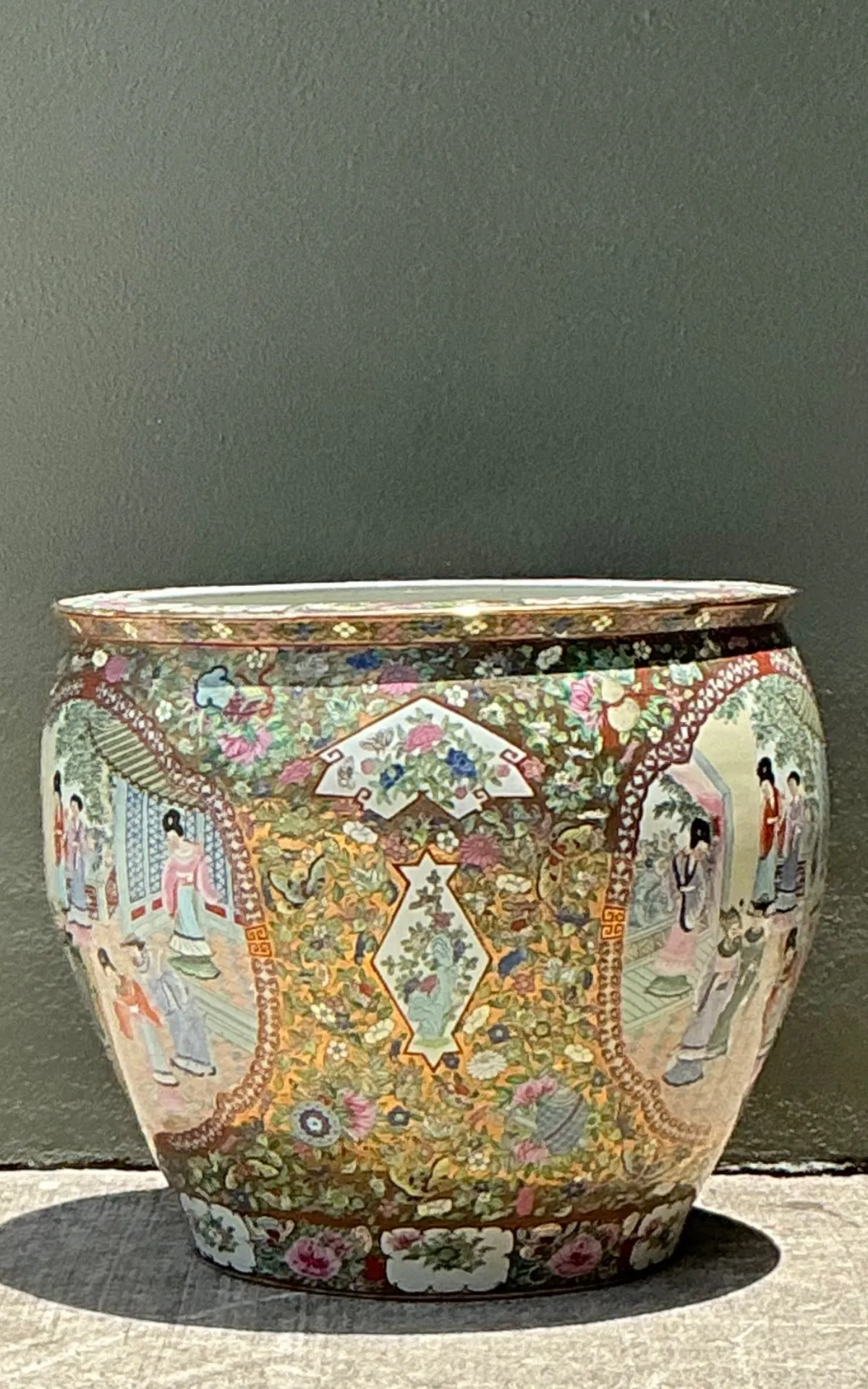 Vintage Chinese Rose Famile Large Planter - Close-up view