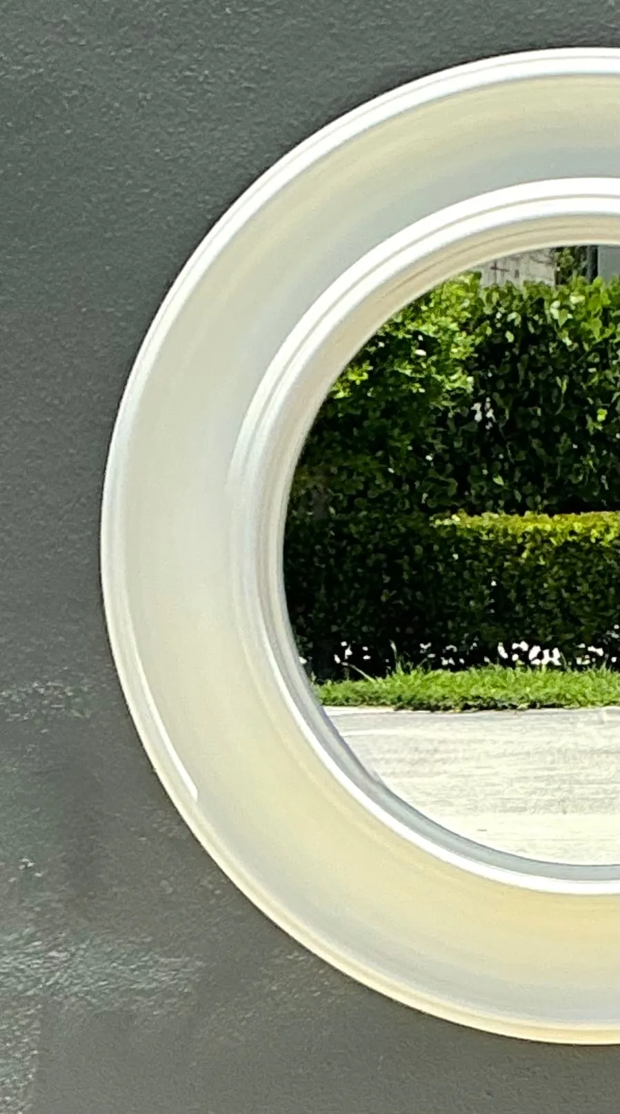 Vintage Round White Wall Mirror - Interior view