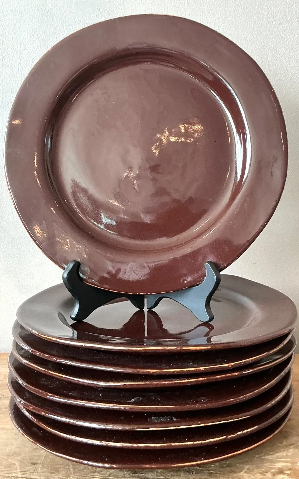 Vintage Italian Vietri Glazed Ceramic Plates - Set of 8 - Close-up view