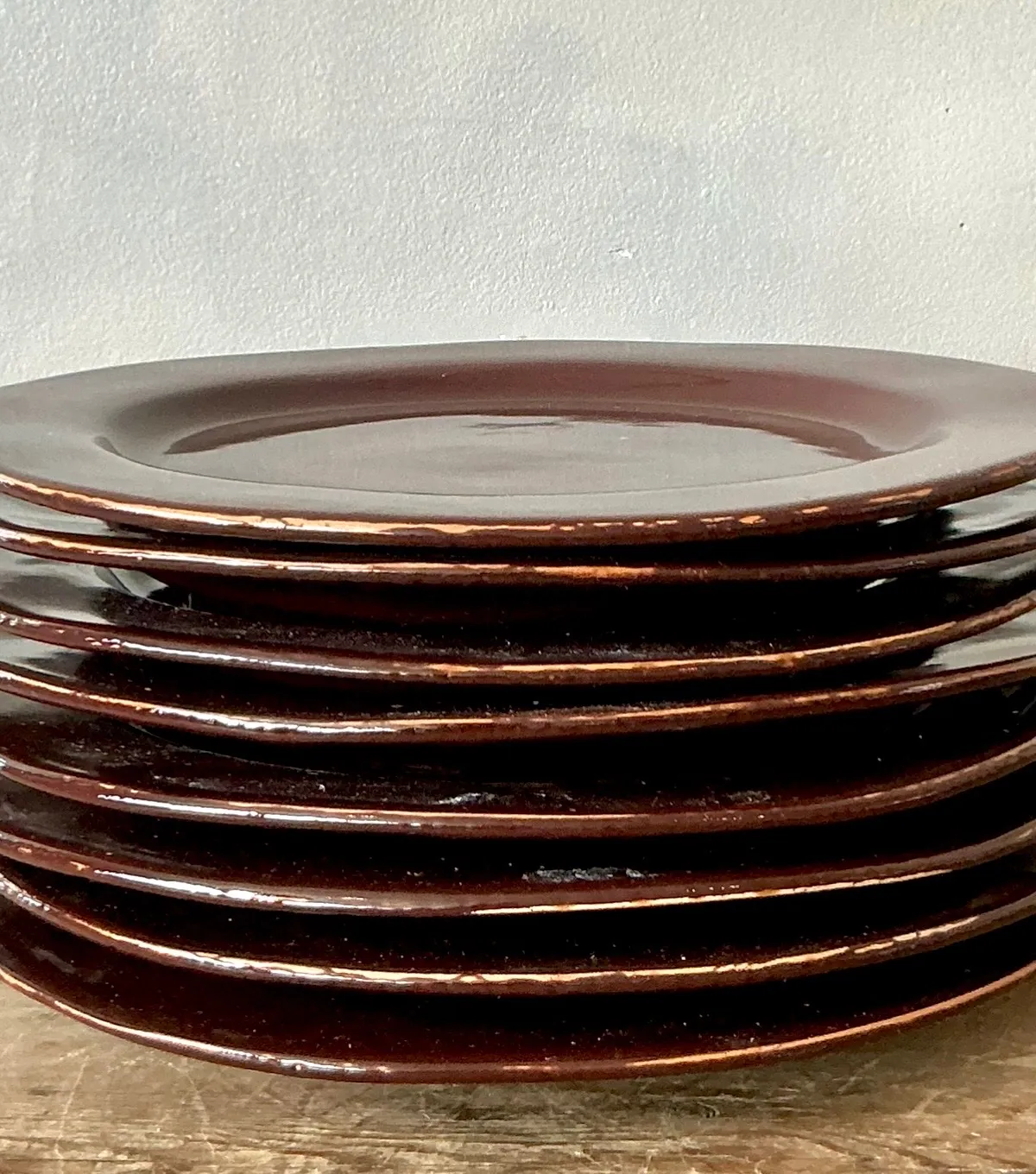 Vintage Italian Vietri Glazed Ceramic Plates - Set of 8 - Angle view