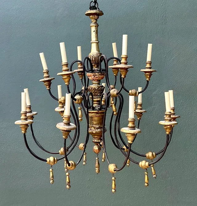 Vintage Gilt Wood and Metal Twelve-Light Chandelier — additional photo 6