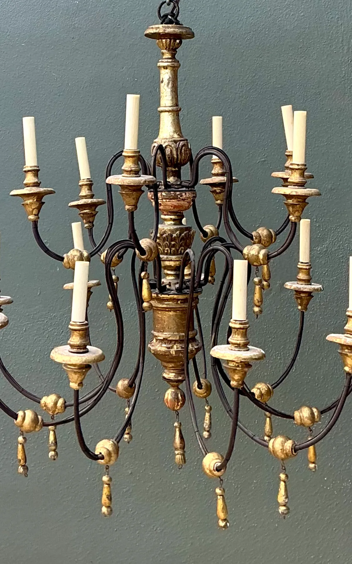 Vintage Gilt Wood and Metal Twelve-Light Chandelier — additional photo 8