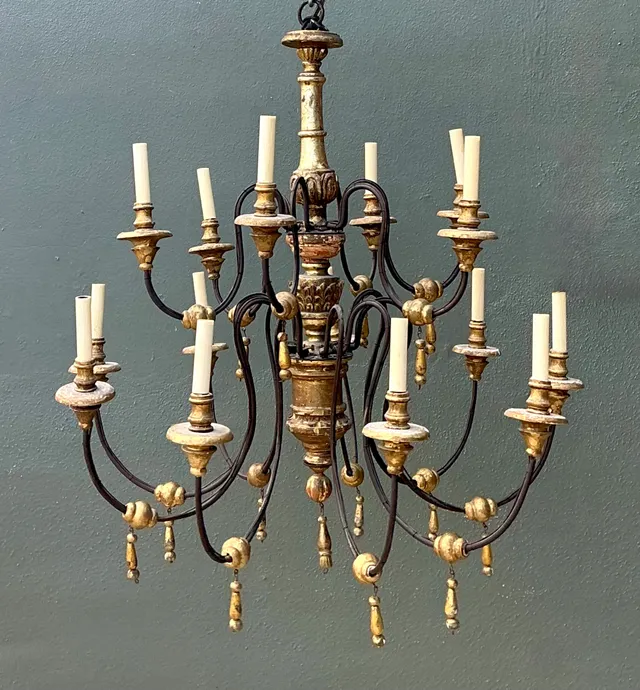 Vintage Gilt Wood and Metal Twelve-Light Chandelier — additional photo 8