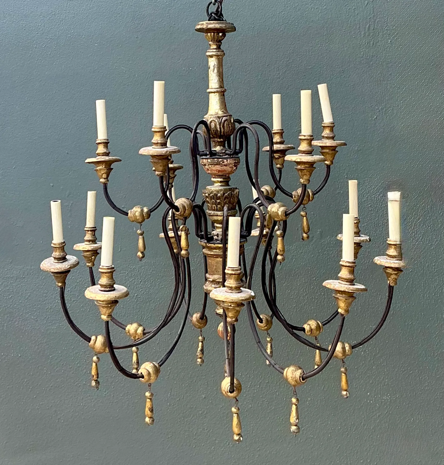 Vintage Gilt Wood and Metal Twelve-Light Chandelier — additional photo 2