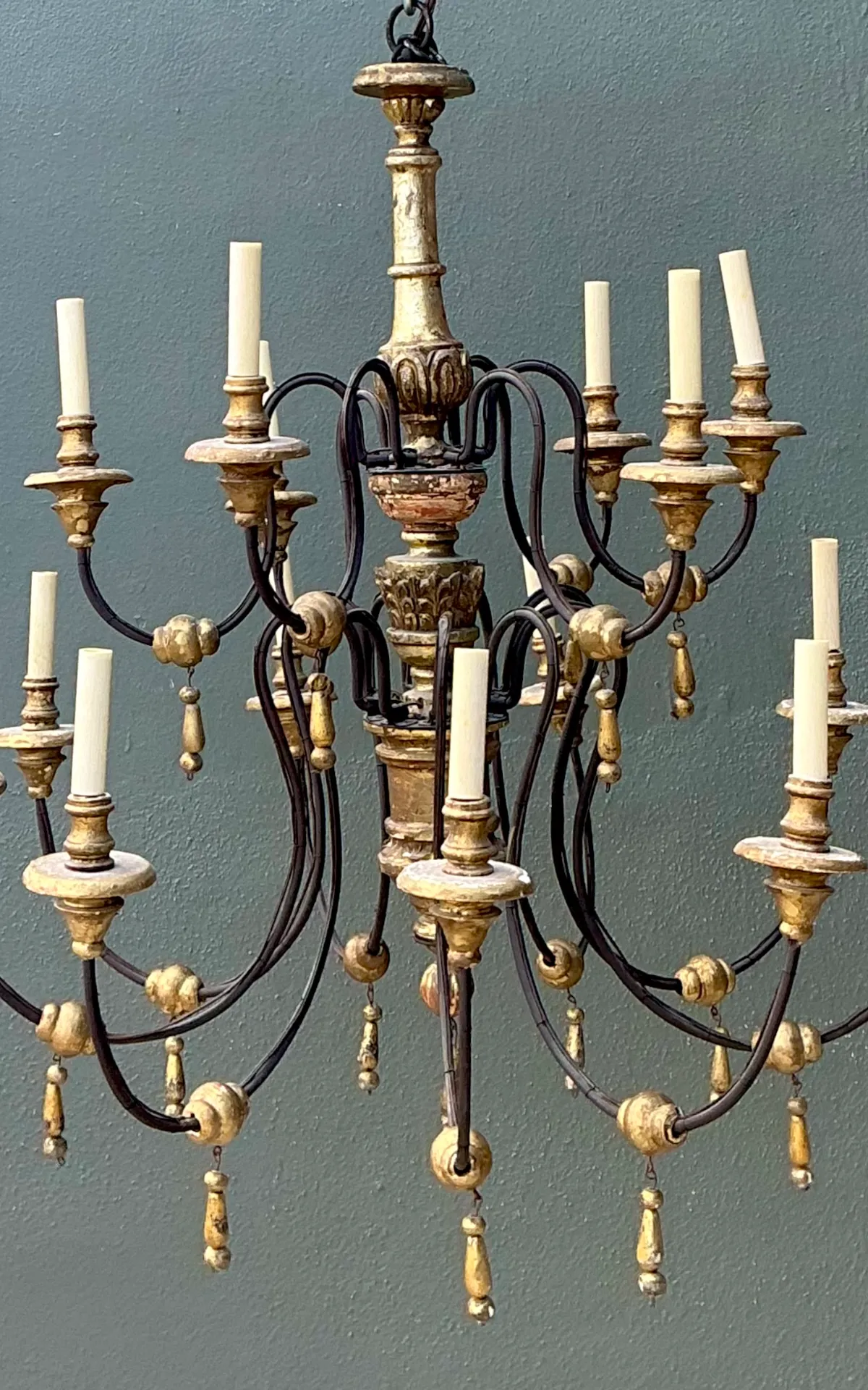 Vintage Gilt Wood and Metal Twelve-Light Chandelier — additional photo 2