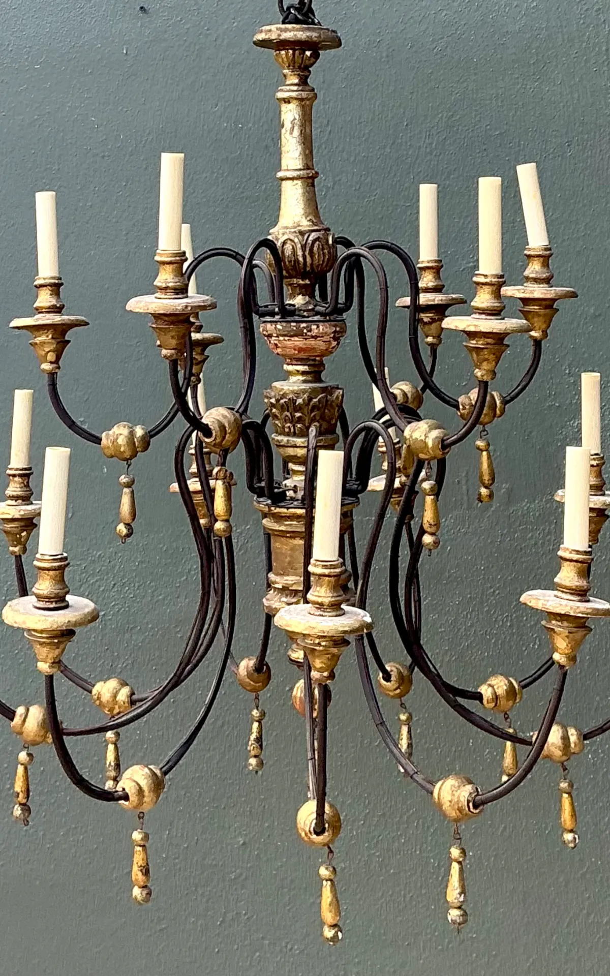 Vintage Gilt Wood and Metal Twelve-Light Chandelier — additional photo 7