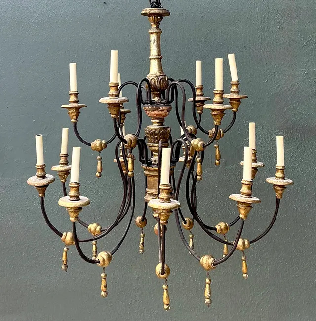 Vintage Gilt Wood and Metal Twelve-Light Chandelier — additional photo 7