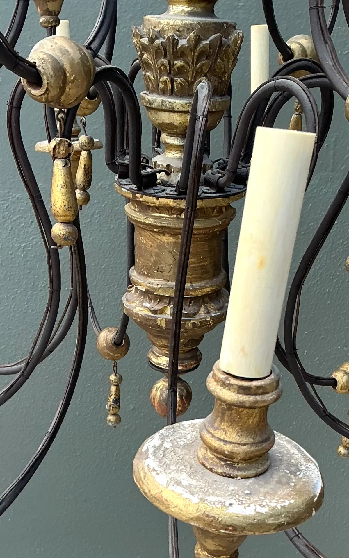 Vintage Gilt Wood and Metal Twelve-Light Chandelier — additional photo 3