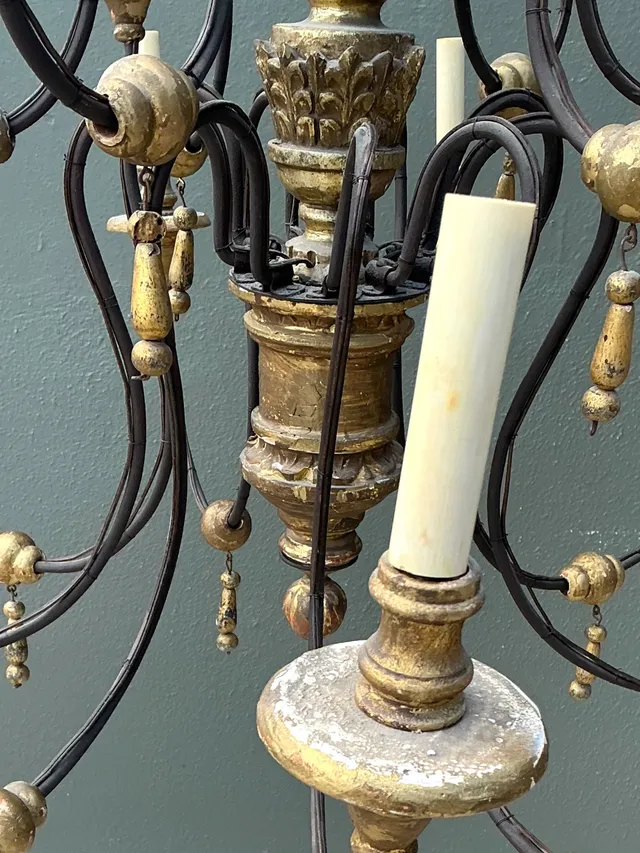 Vintage Gilt Wood and Metal Twelve-Light Chandelier — additional photo 3