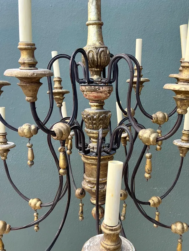 Vintage Gilt Wood and Metal Twelve-Light Chandelier — additional photo 1