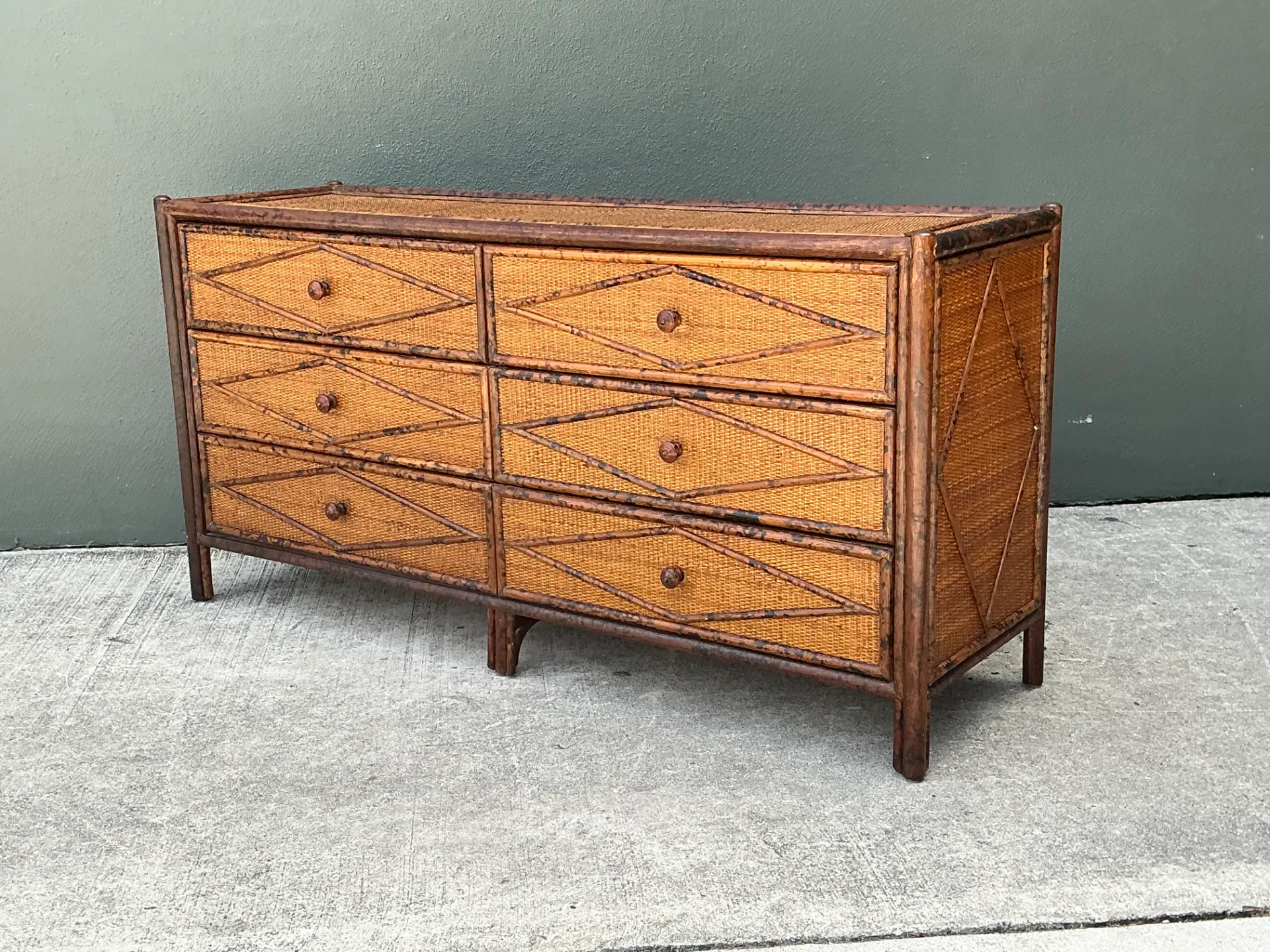 Vintage Diamond Rattan and Wood Six-Drawer Dresser — additional photo 7