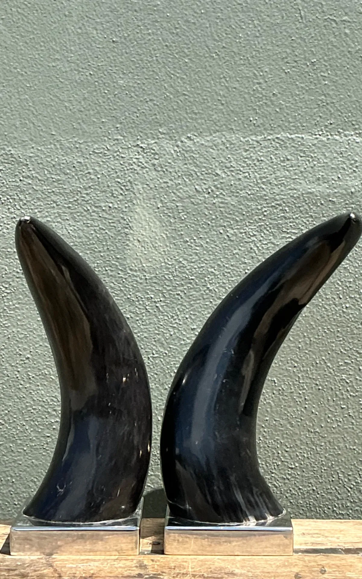 Vintage Natural Horns On Chrome Plinths - A Pair — additional photo 2