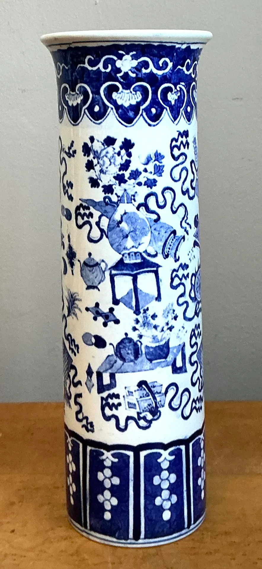 Vintage Chinese Blue and White Ceramic Vase — additional photo 1