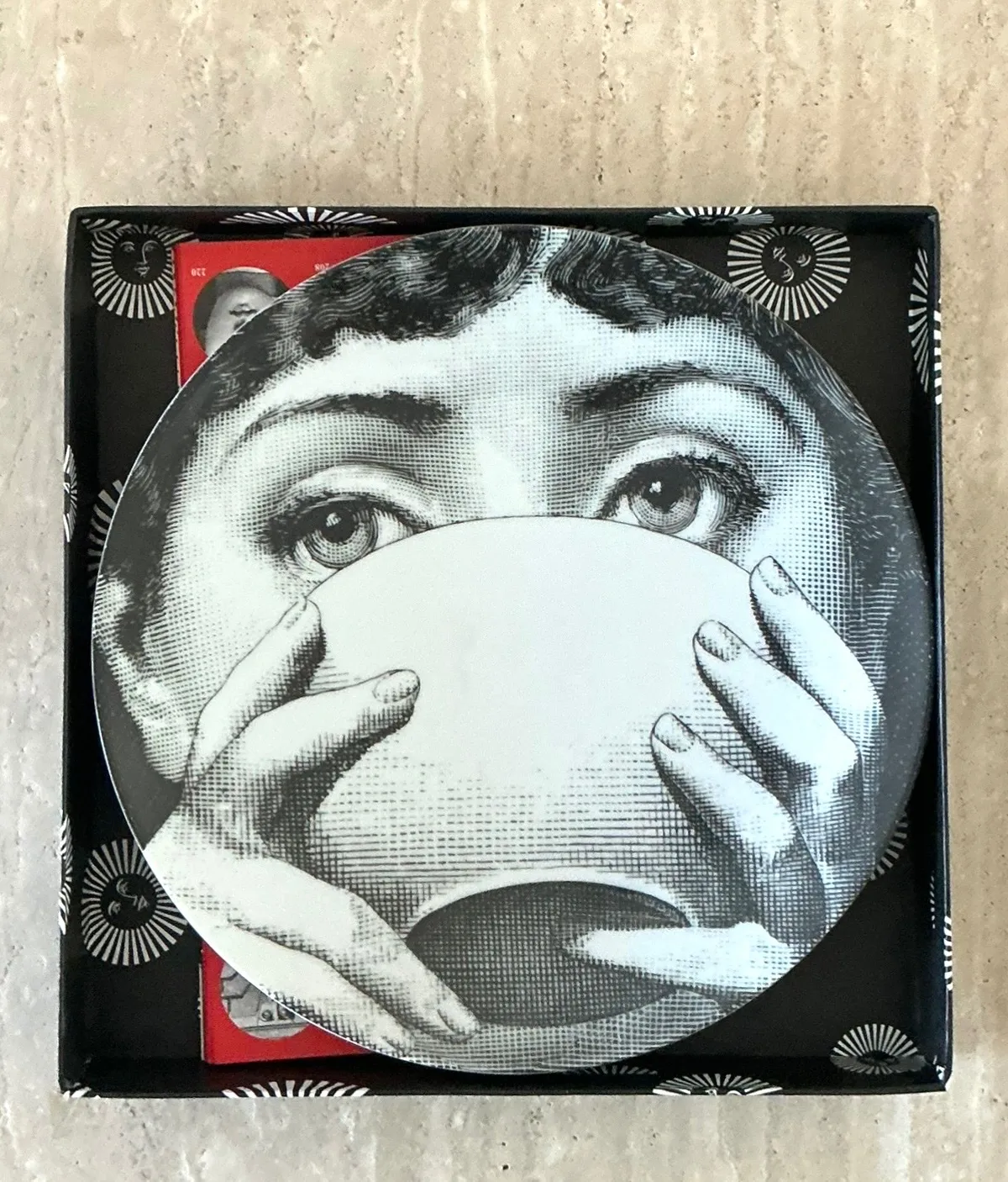Vintage Fornasetti Tema e Variazioni Plate - Angle view