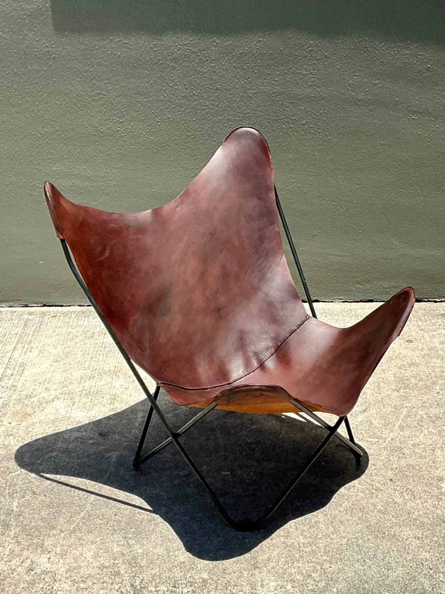 Vintage Leather and Metal Butterfly Chair — additional photo 3