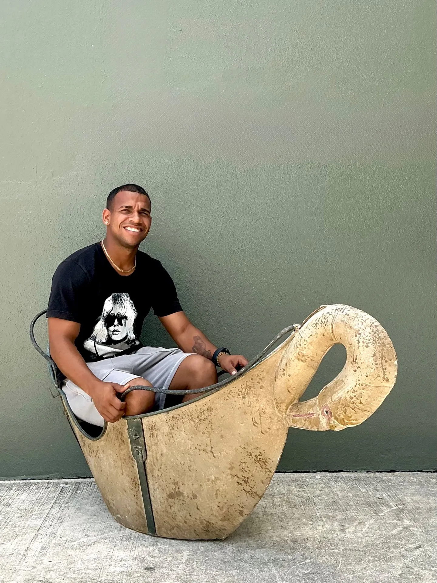 Vintage Distressed Metal Carousel Swan — additional photo 6