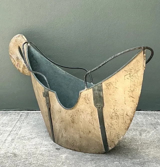 Vintage Distressed Metal Carousel Swan — additional photo 5