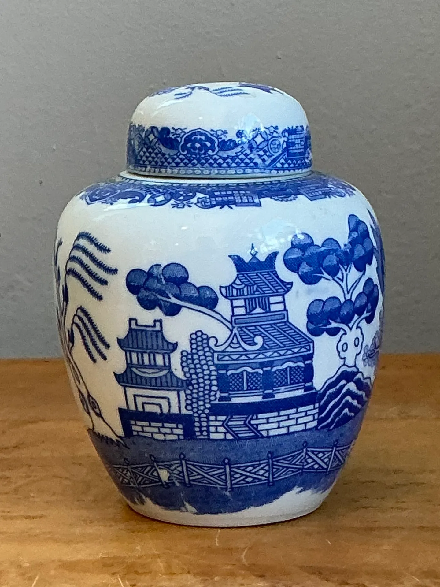 Vintage Chinese Blue and White Ceramic Jar — additional photo 5