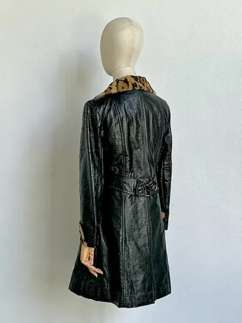 Vintage Luisant Lacquered Patent Jacket with Faux Fur — additional photo 4