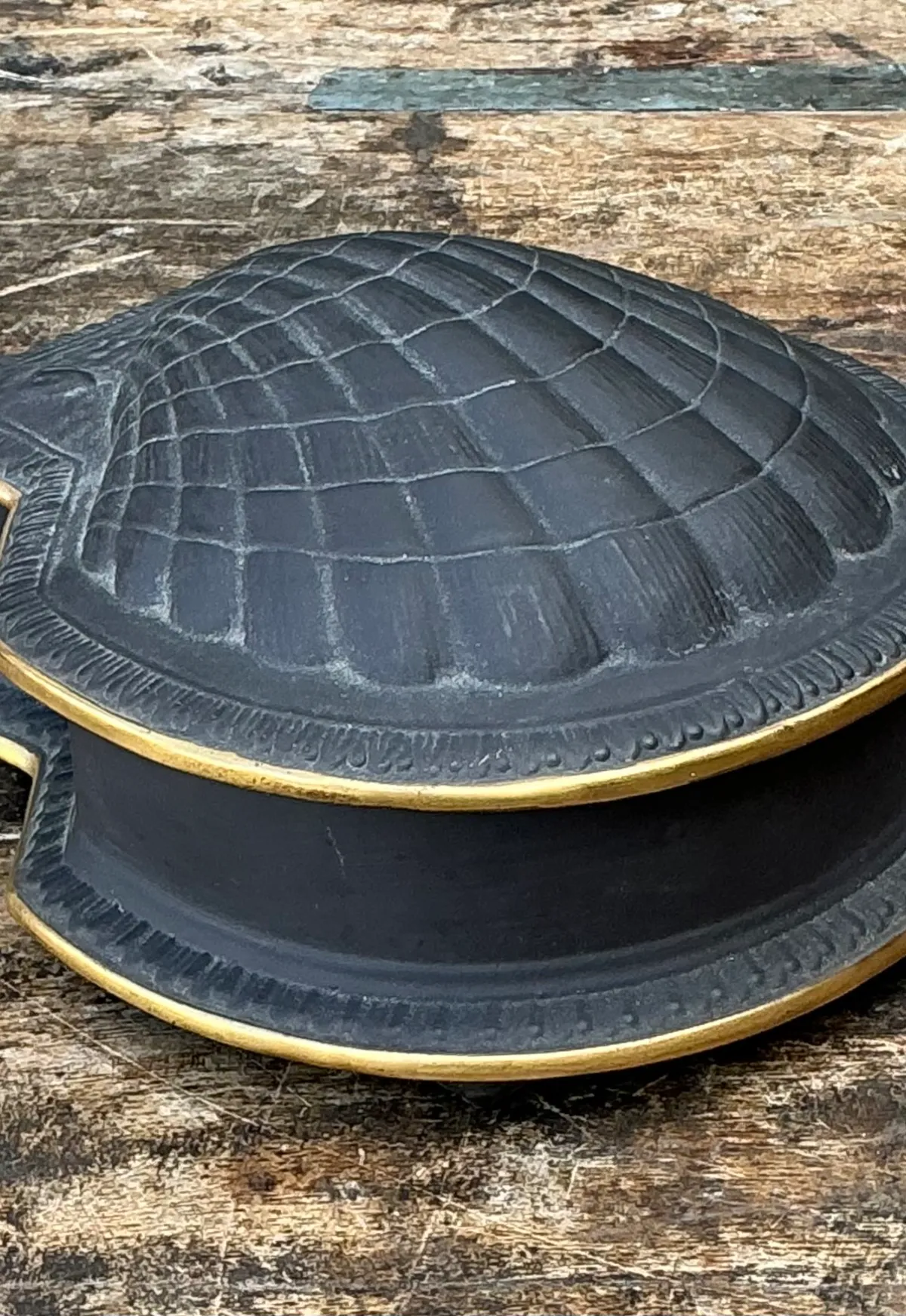 Vintage Italian Black Porcelain Shell Box — additional photo 3