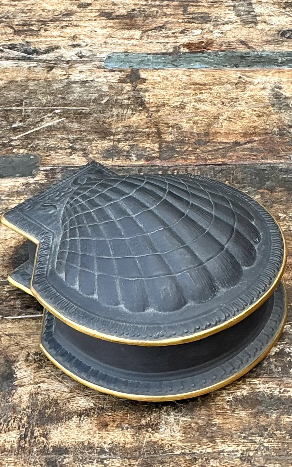 Vintage Italian Black Porcelain Shell Box — additional photo 5