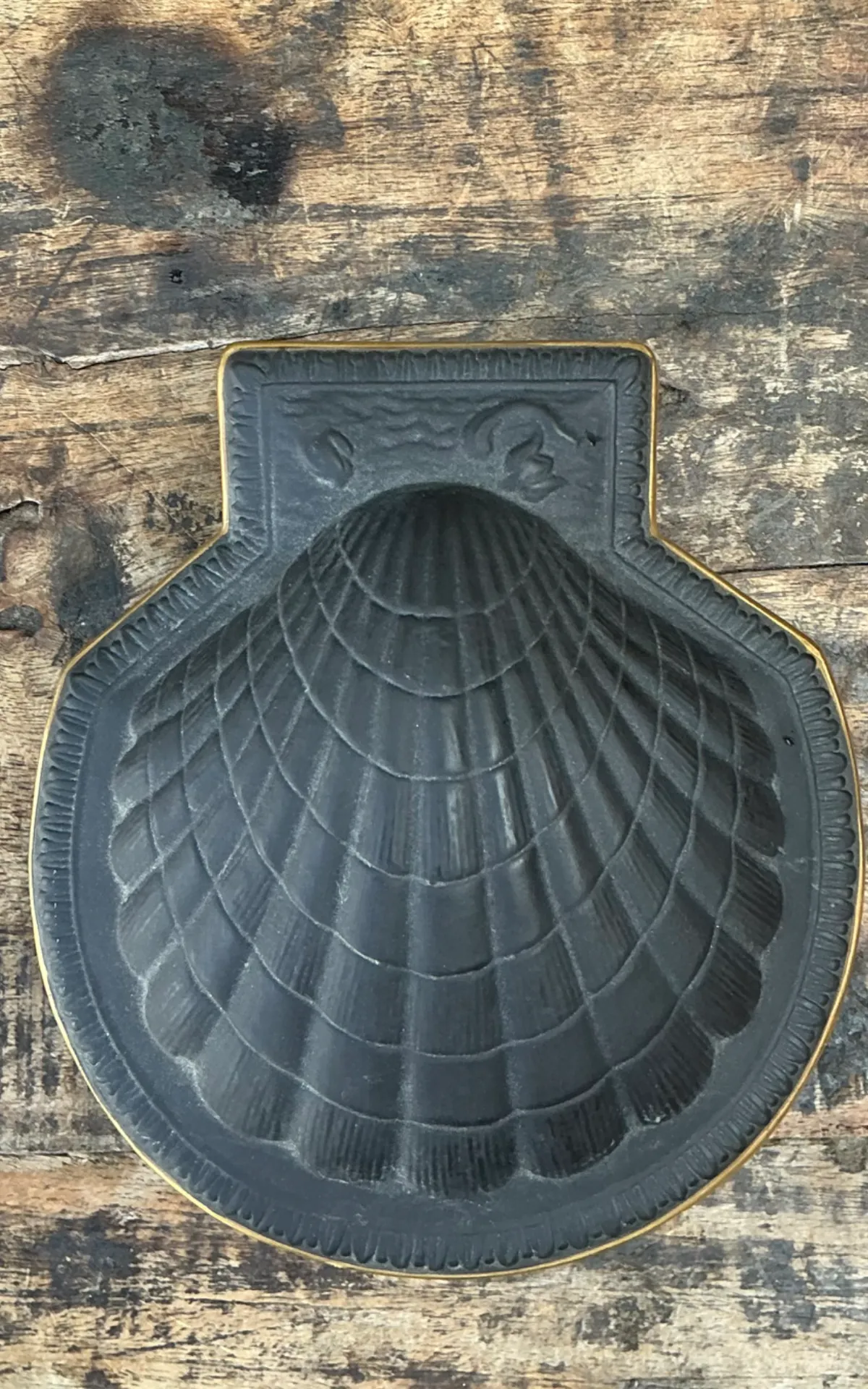 Vintage Italian Black Porcelain Shell Box — additional photo 4